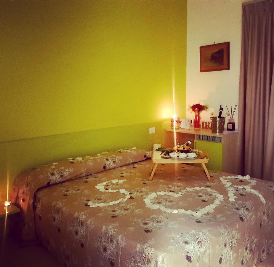Serena Rooms Solofra Bagian luar foto