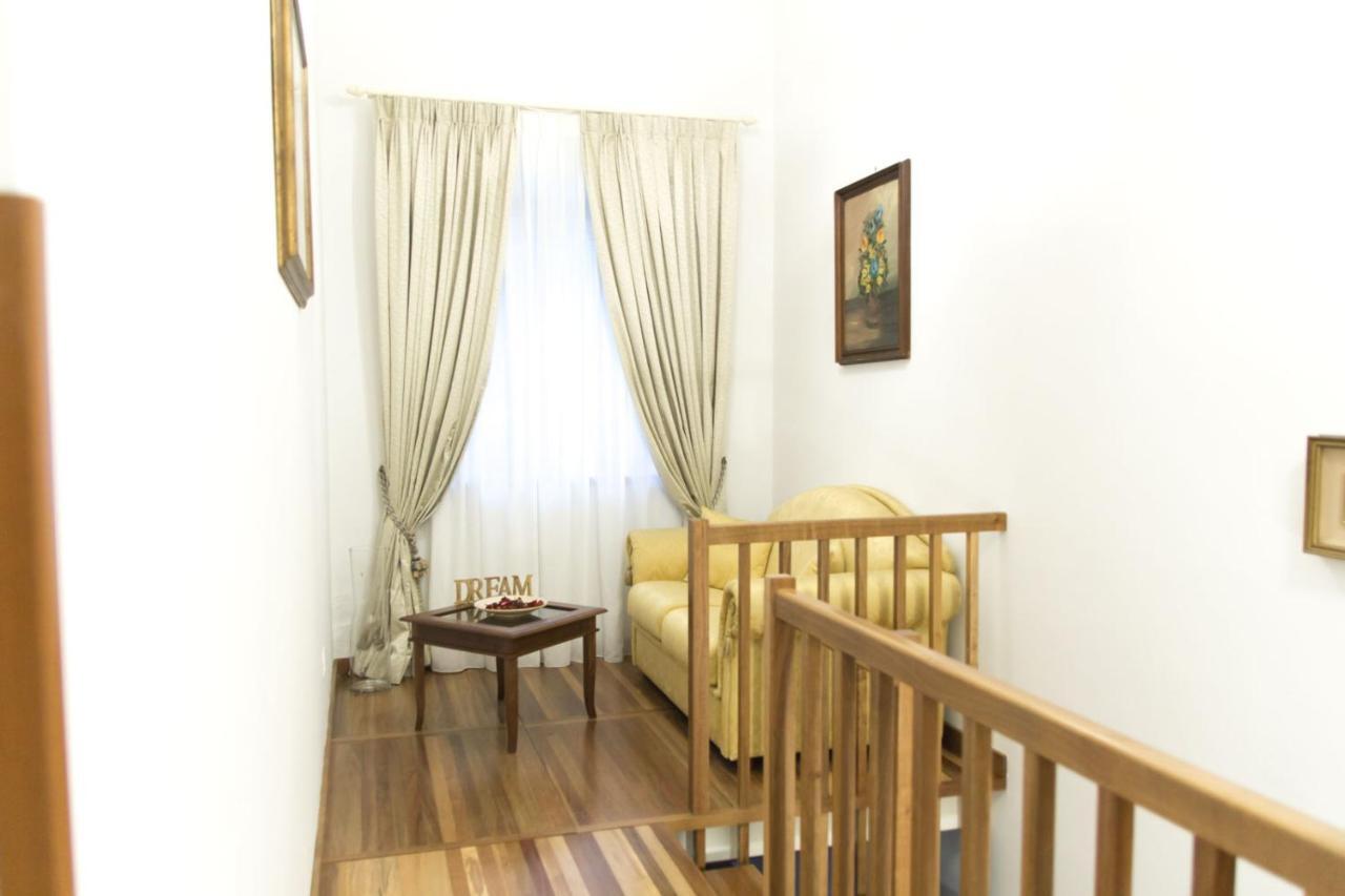 Serena Rooms Solofra Bagian luar foto