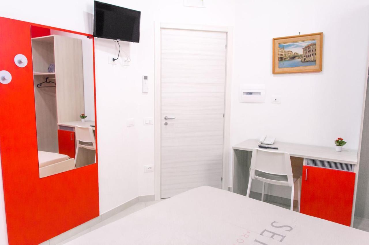 Serena Rooms Solofra Bagian luar foto